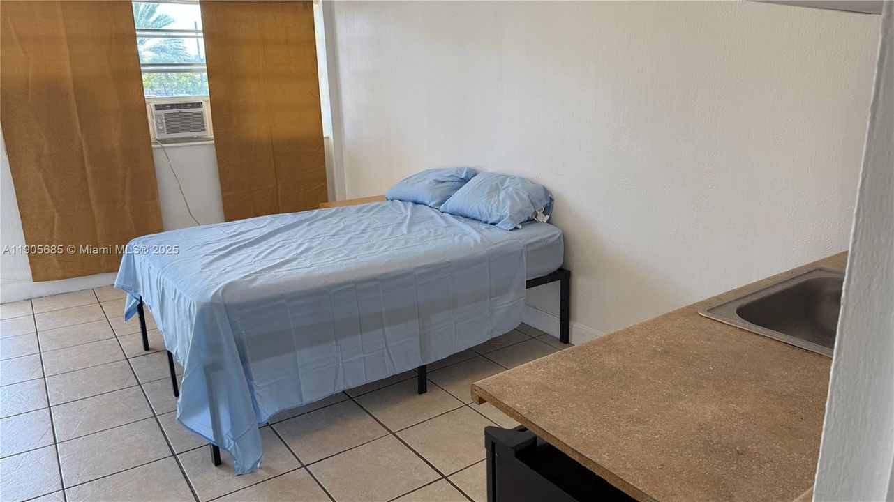 For Rent: $1,500 (1 beds, 1 baths, 320 Square Feet)