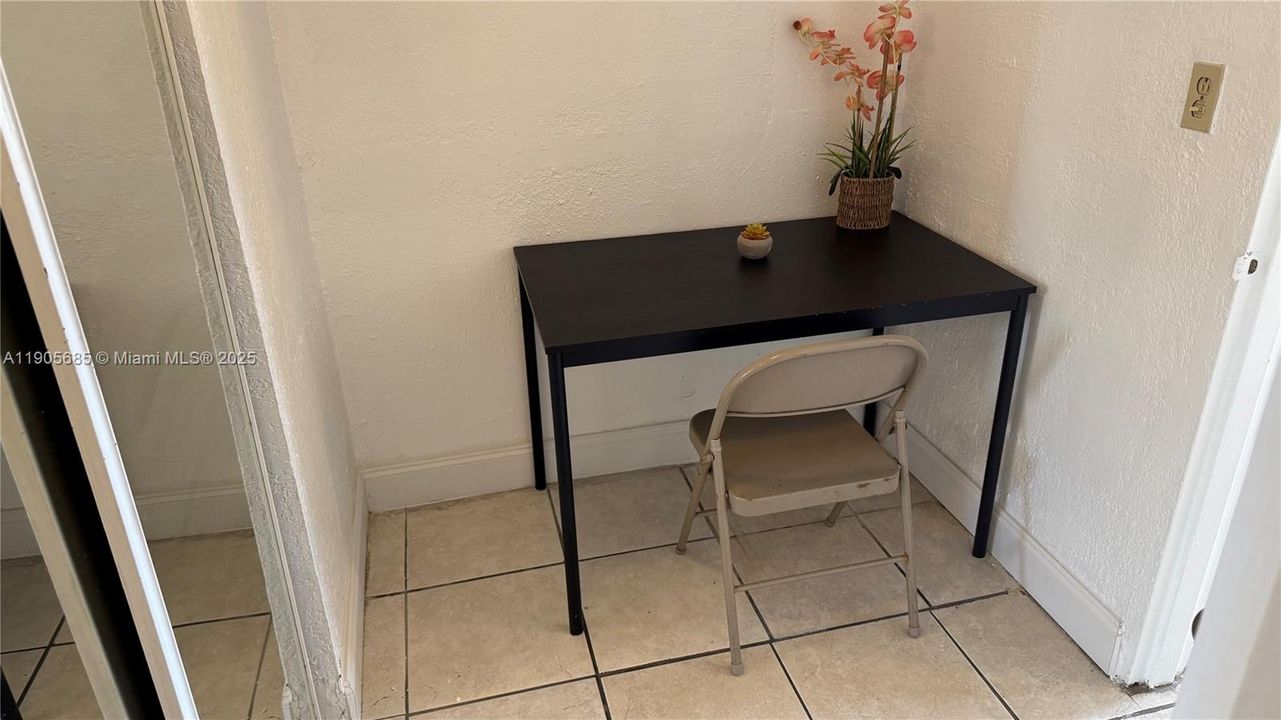 For Rent: $1,500 (1 beds, 1 baths, 320 Square Feet)