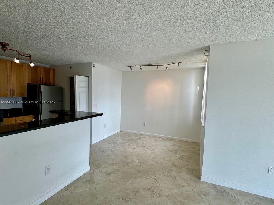 Недавно арендовано: $2,350 (1 спален, 1 ванн, 750 Квадратных фут)