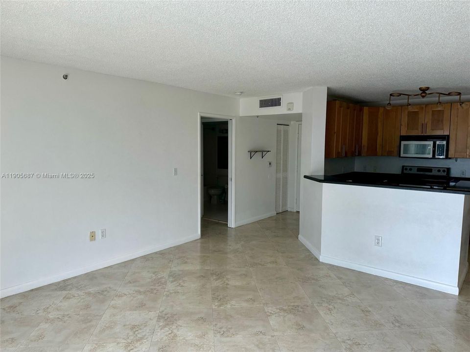 Недавно арендовано: $2,350 (1 спален, 1 ванн, 750 Квадратных фут)