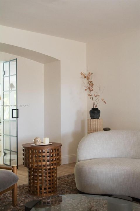 合同活跃: $1,750,000 (3 贝兹, 2 浴室, 1928 平方英尺)