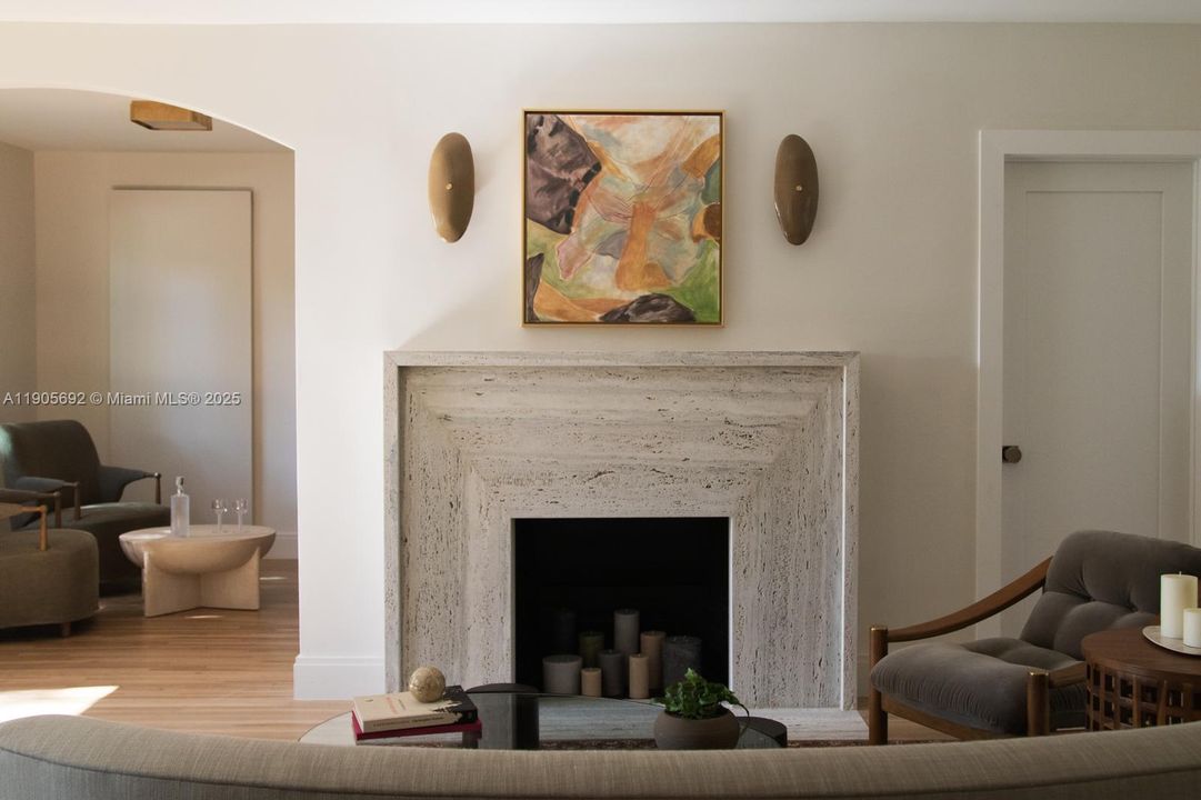 合同活跃: $1,750,000 (3 贝兹, 2 浴室, 1928 平方英尺)