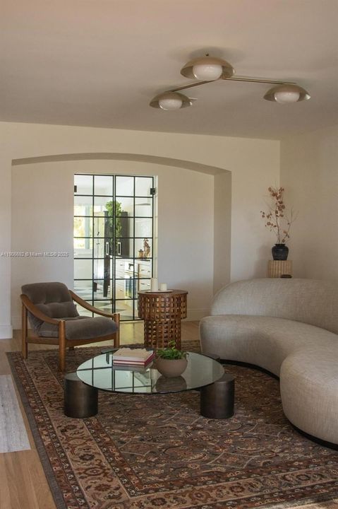 合同活跃: $1,750,000 (3 贝兹, 2 浴室, 1928 平方英尺)