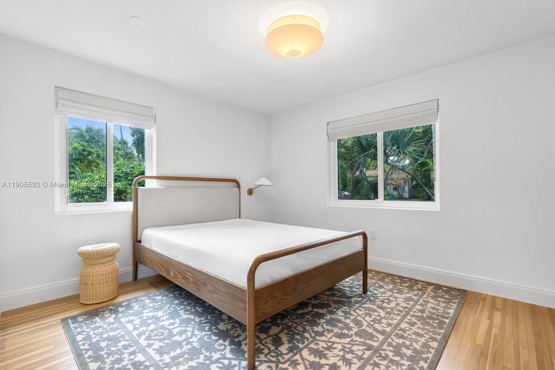 合同活跃: $1,750,000 (3 贝兹, 2 浴室, 1928 平方英尺)