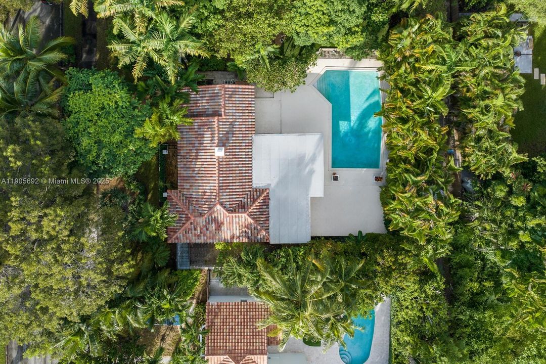 合同活跃: $1,750,000 (3 贝兹, 2 浴室, 1928 平方英尺)