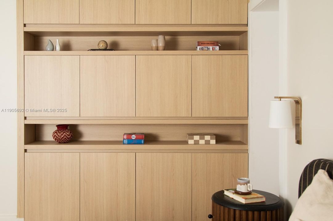 合同活跃: $1,750,000 (3 贝兹, 2 浴室, 1928 平方英尺)