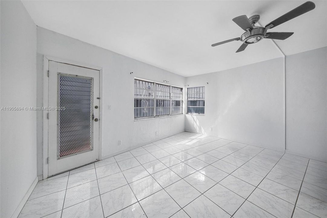 Entrance/living room