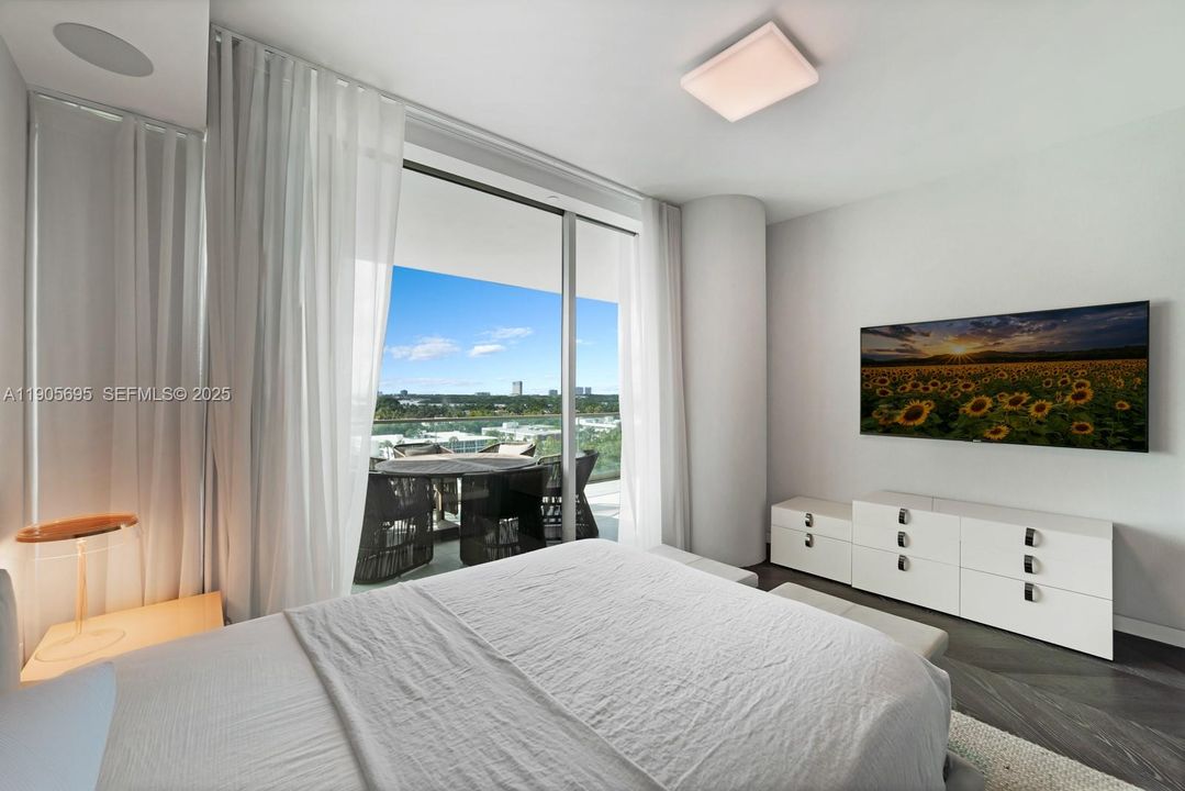 For Sale: $5,995,000 (2 beds, 3 baths, 2296 Square Feet)