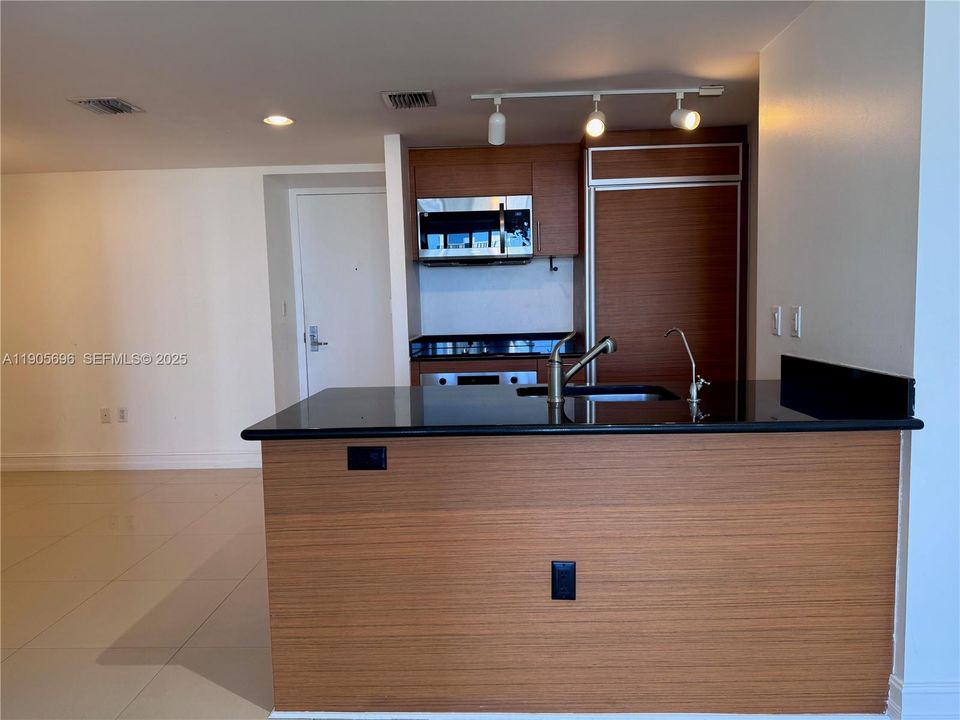 For Rent: $3,300 (1 beds, 1 baths, 800 Square Feet)