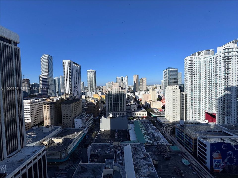 For Rent: $3,300 (1 beds, 1 baths, 800 Square Feet)