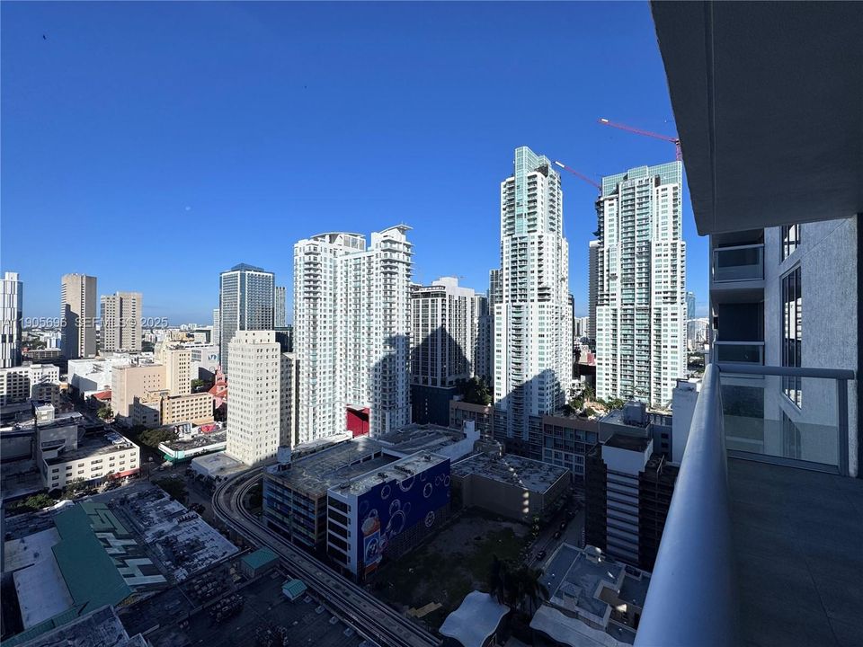 For Rent: $3,300 (1 beds, 1 baths, 800 Square Feet)