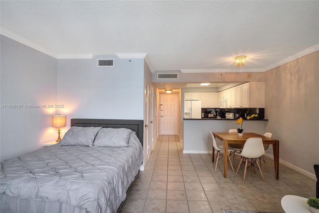 For Rent: $2,250 (0 beds, 1 baths, 486 Square Feet)