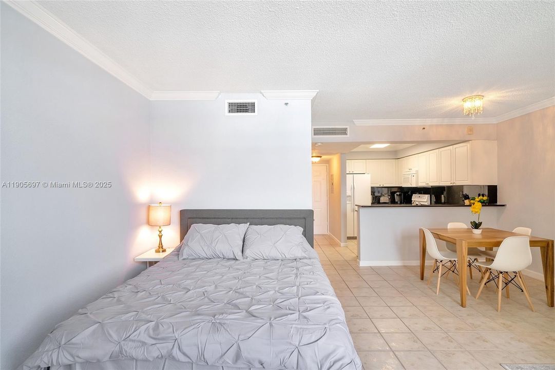 For Rent: $2,250 (0 beds, 1 baths, 486 Square Feet)