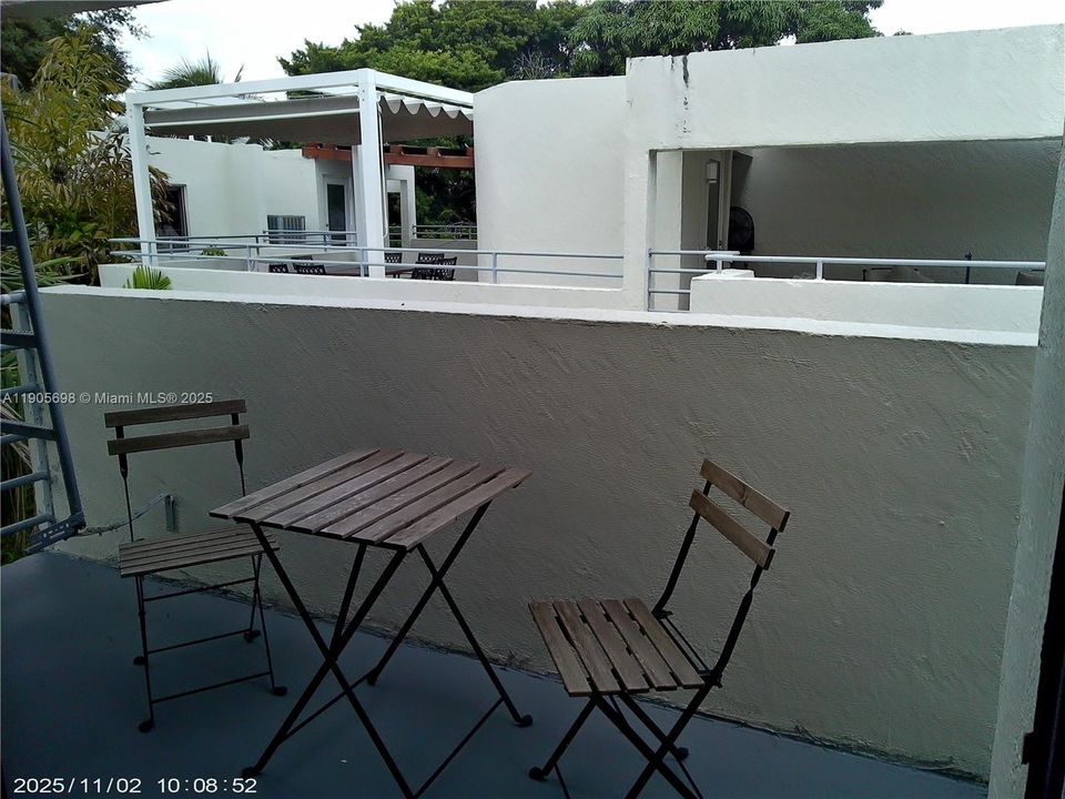 For Sale: $690,000 (2 beds, 2 baths, 960 Square Feet)