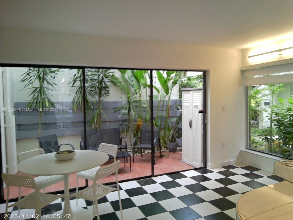 For Sale: $690,000 (2 beds, 2 baths, 960 Square Feet)