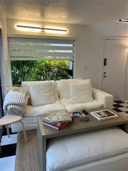 For Sale: $690,000 (2 beds, 2 baths, 960 Square Feet)