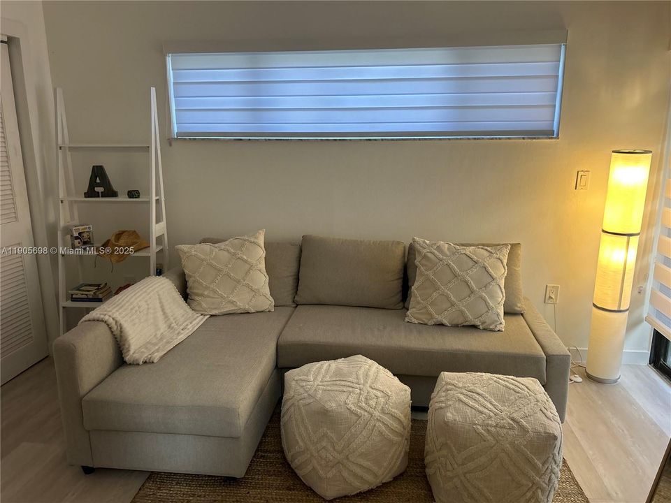 For Sale: $690,000 (2 beds, 2 baths, 960 Square Feet)