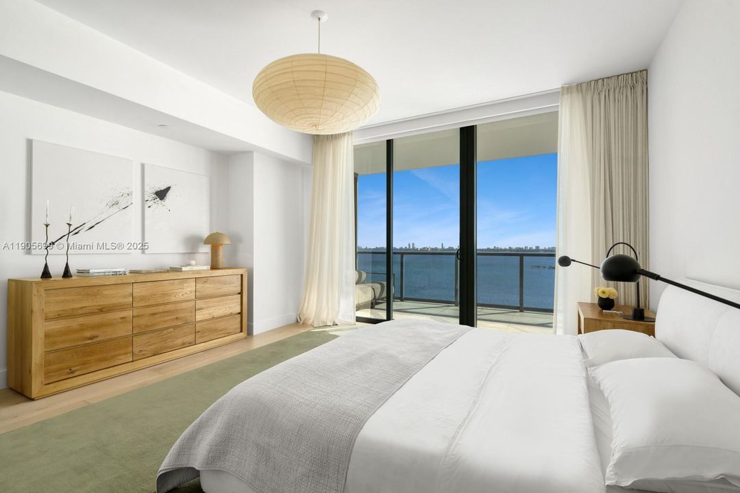 На продажу: $2,845,000 (3 спален, 4 ванн, 2743 Квадратных фут)