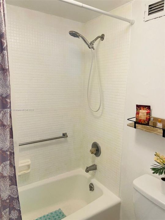 For Rent: $2,000 (1 beds, 1 baths, 726 Square Feet)