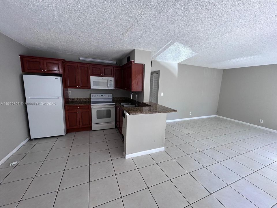 Recently Rented: $1,750 (2 beds, 2 baths, 835 Square Feet)