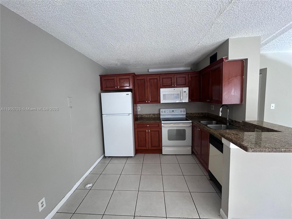 Recently Rented: $1,750 (2 beds, 2 baths, 835 Square Feet)