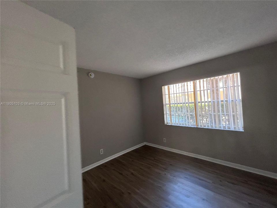 Recently Rented: $1,750 (2 beds, 2 baths, 835 Square Feet)