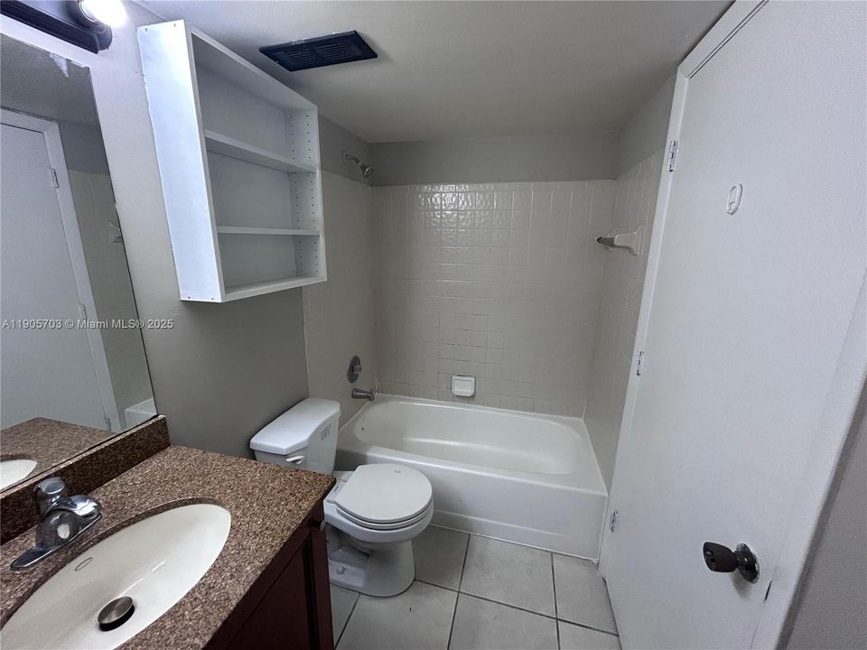 Recently Rented: $1,750 (2 beds, 2 baths, 835 Square Feet)