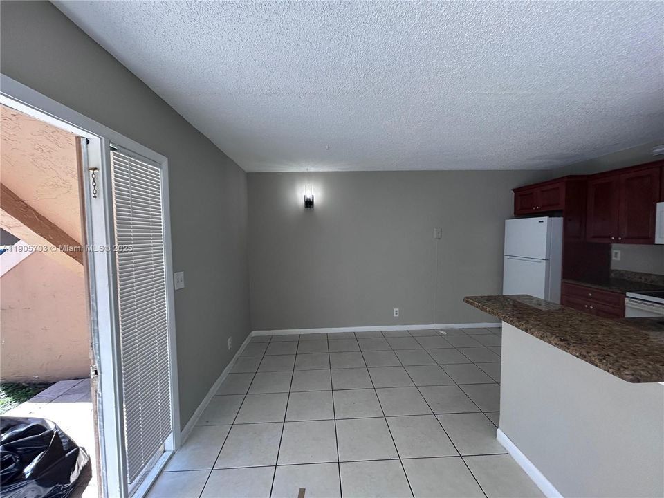 Recently Rented: $1,750 (2 beds, 2 baths, 835 Square Feet)