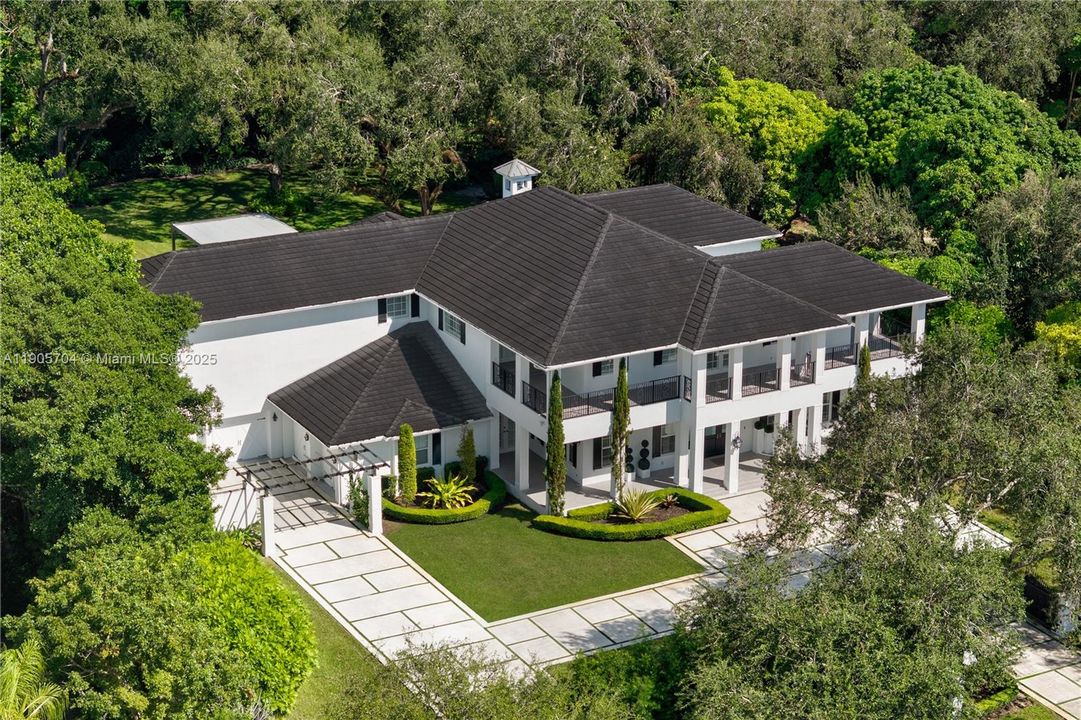 En Renta: $40,000 (5 camas, 5 baños, 7481 Pies cuadrados)