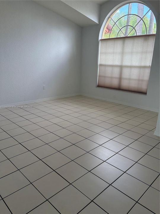 For Rent: $5,000 (3 beds, 2 baths, 1905 Square Feet)