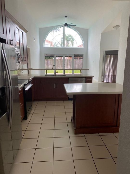 For Rent: $5,000 (3 beds, 2 baths, 1905 Square Feet)