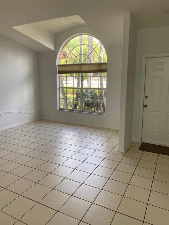 For Rent: $5,000 (3 beds, 2 baths, 1905 Square Feet)