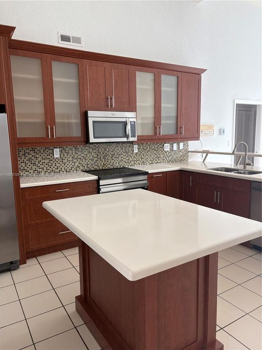 For Rent: $5,000 (3 beds, 2 baths, 1905 Square Feet)