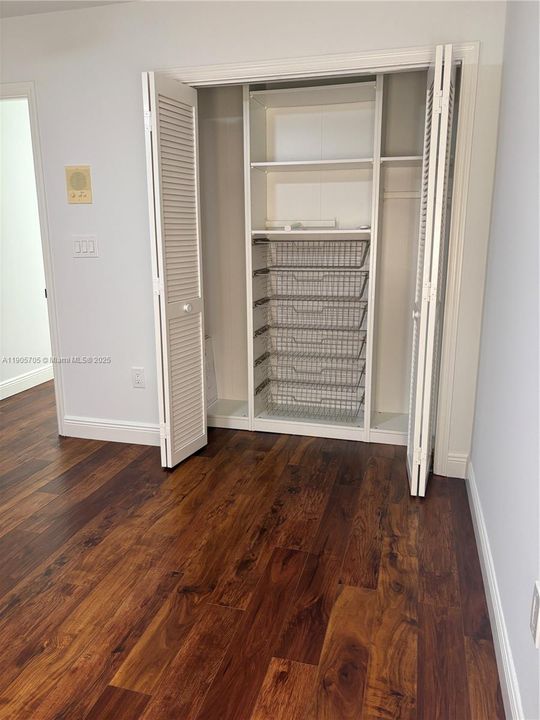 For Rent: $5,000 (3 beds, 2 baths, 1905 Square Feet)