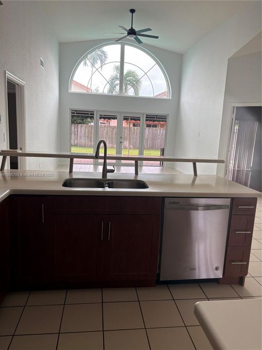 For Rent: $5,000 (3 beds, 2 baths, 1905 Square Feet)