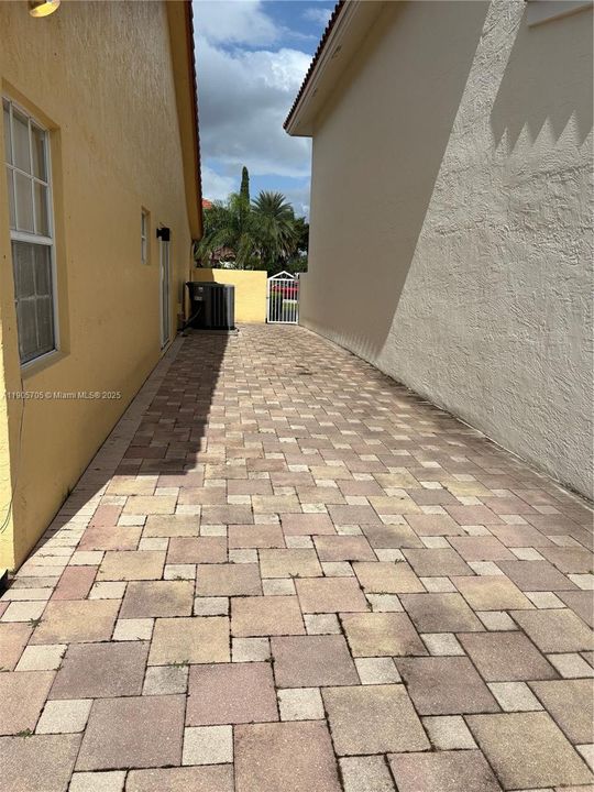 For Rent: $5,000 (3 beds, 2 baths, 1905 Square Feet)