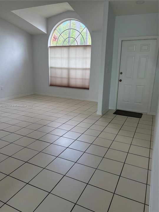 For Rent: $5,000 (3 beds, 2 baths, 1905 Square Feet)