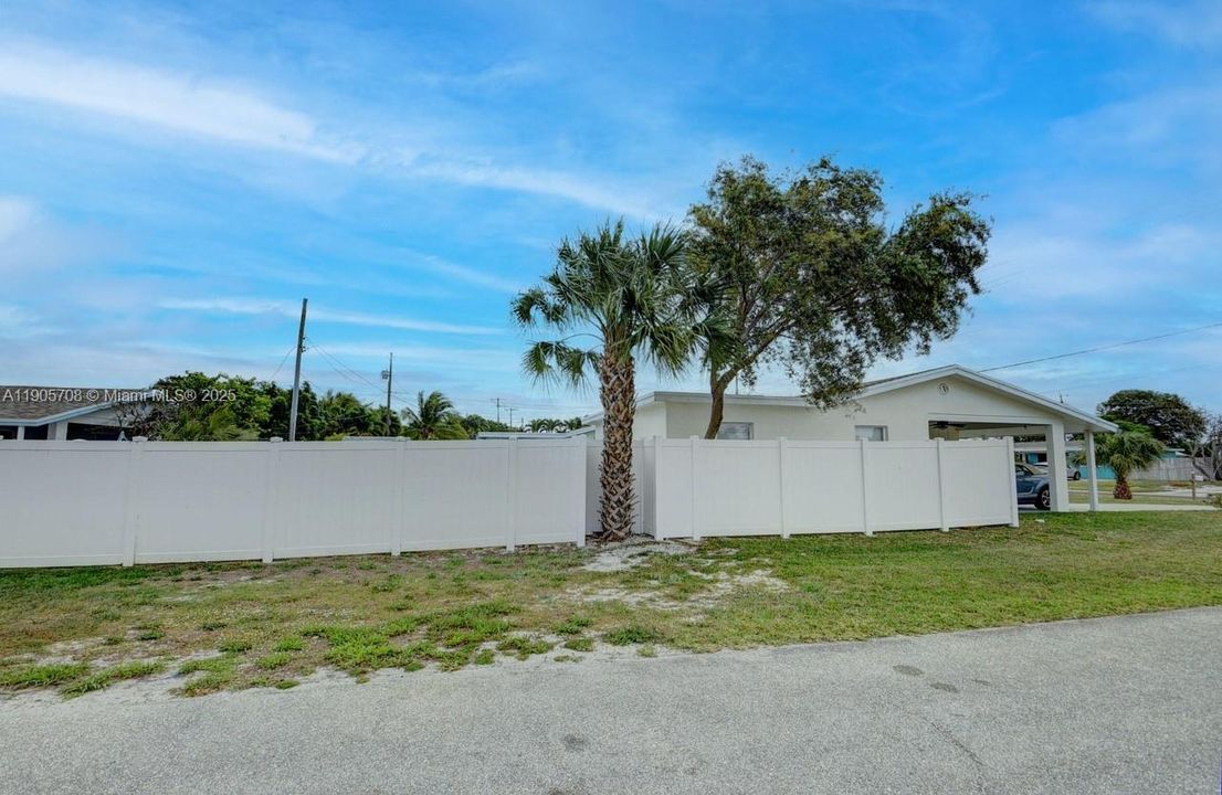 合同活跃: $480,000 (3 贝兹, 2 浴室, 1119 平方英尺)