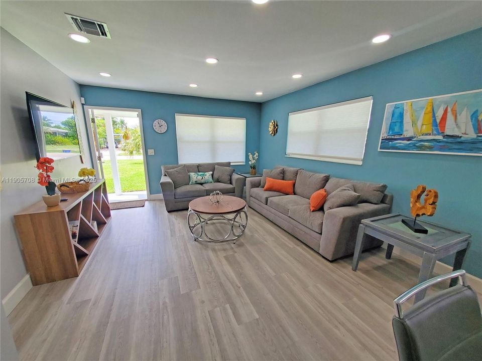 合同活跃: $480,000 (3 贝兹, 2 浴室, 1119 平方英尺)