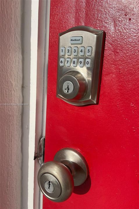 合同活跃: $480,000 (3 贝兹, 2 浴室, 1119 平方英尺)