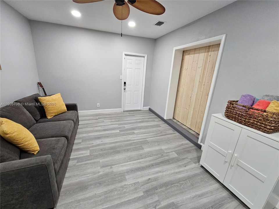 合同活跃: $480,000 (3 贝兹, 2 浴室, 1119 平方英尺)