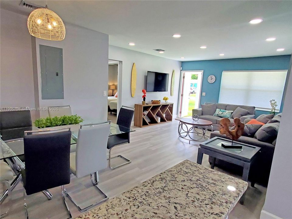 合同活跃: $480,000 (3 贝兹, 2 浴室, 1119 平方英尺)