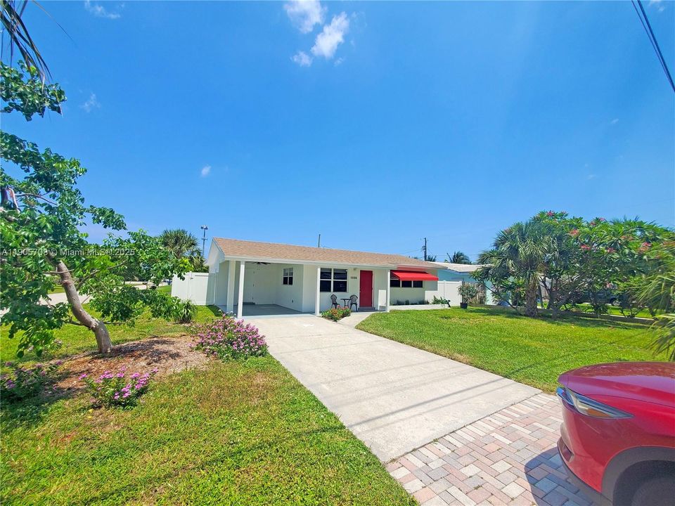 合同活跃: $480,000 (3 贝兹, 2 浴室, 1119 平方英尺)