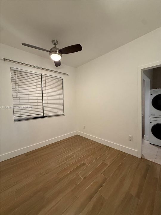 Active With Contract: $2,400 (1 beds, 1 baths, 420 Square Feet)