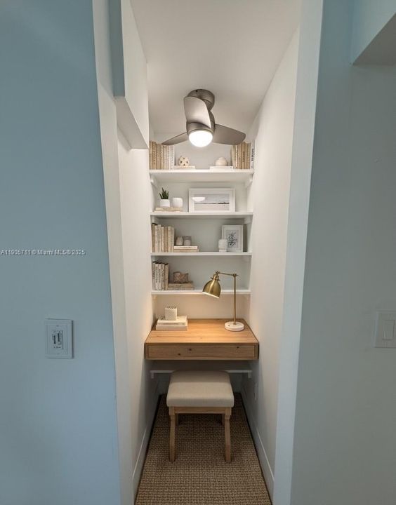 Active With Contract: $2,400 (1 beds, 1 baths, 420 Square Feet)