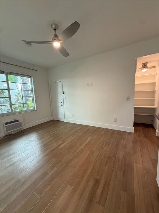 Active With Contract: $2,400 (1 beds, 1 baths, 420 Square Feet)