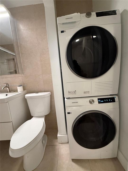 Active With Contract: $2,400 (1 beds, 1 baths, 420 Square Feet)