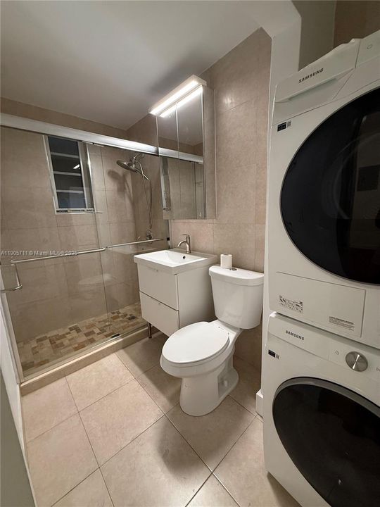 Active With Contract: $2,400 (1 beds, 1 baths, 420 Square Feet)