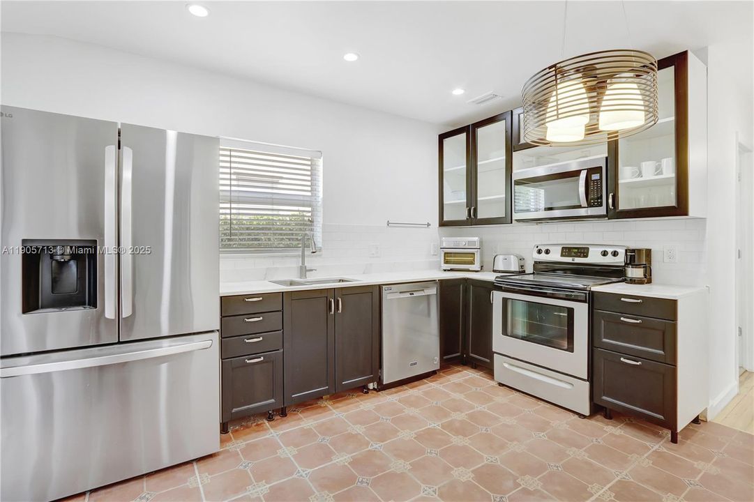 最近售出: $900,000 (2 贝兹, 2 浴室, 1066 平方英尺)