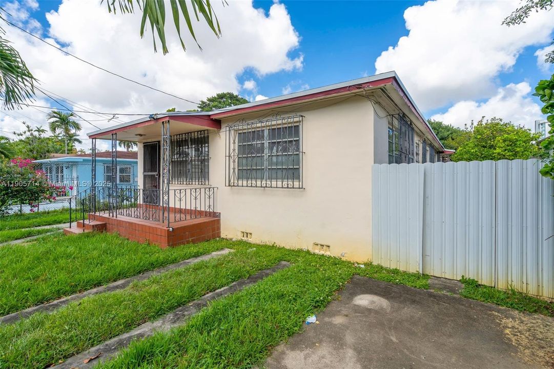 Active With Contract: $549,900 (0 beds, 0 baths, 2356 Square Feet)